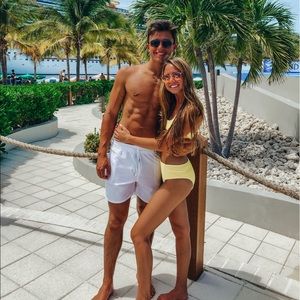 Meet your Posher, Caitlin